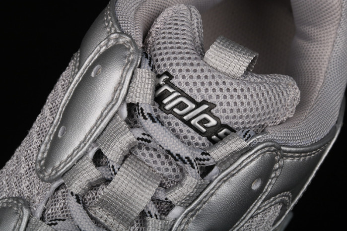 bl triple s trainers sneakers silver 042904