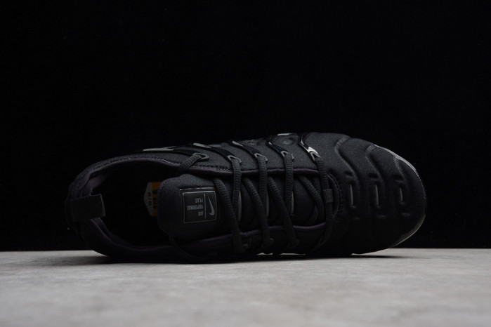 nike air vapormax plus triple black 924453-004