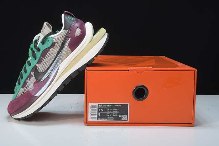 sacai x nike vaporwaffle "string/black villain-red" dd3035-200