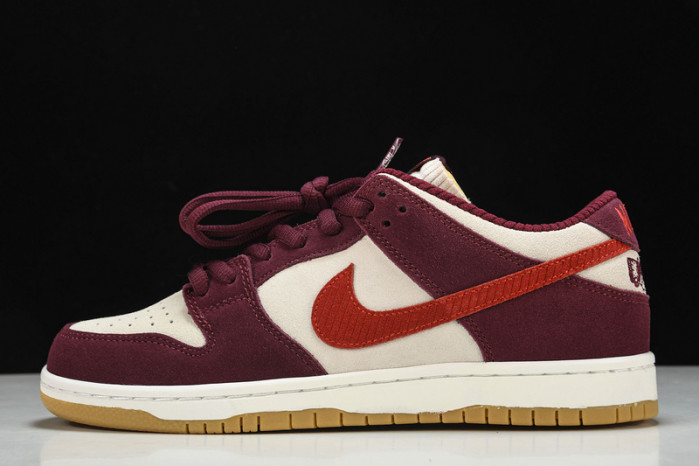 skate like a girl x nike sb dunk low dx4589-600