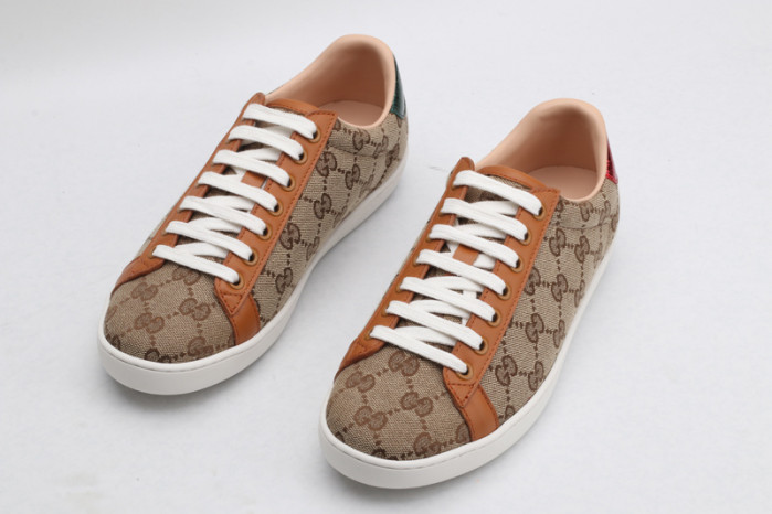 ad low-top sneaker