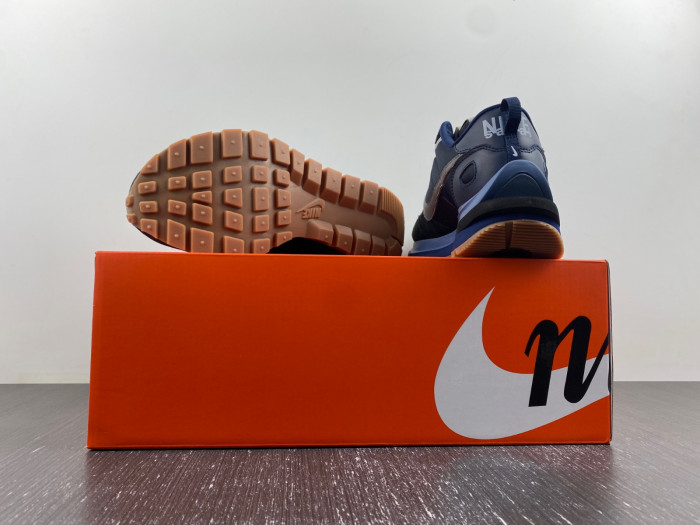 sacai x vaporwaffle dd1875-700