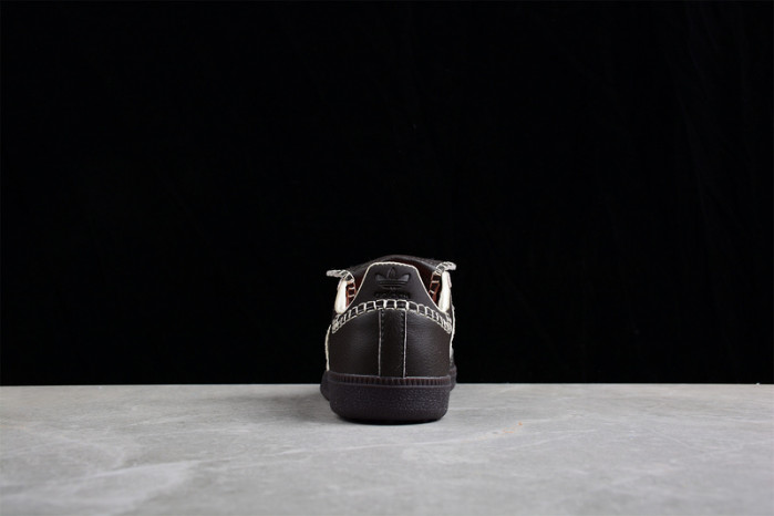 ad low-top sneaker 23031312