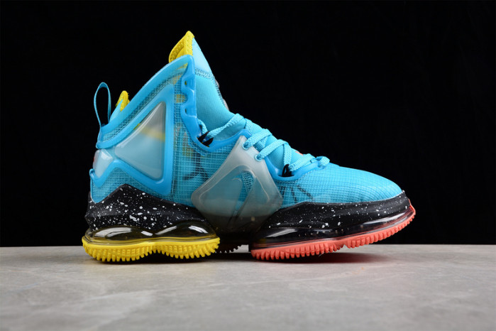 nike lebron 19 christmas dc9338-400