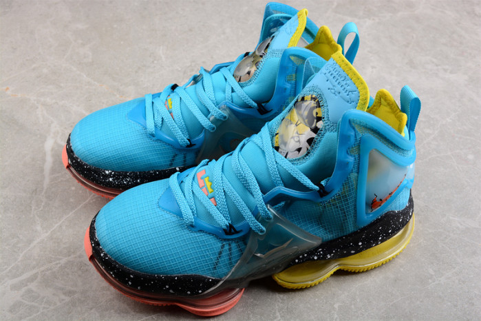 nike lebron 19 christmas dc9338-400