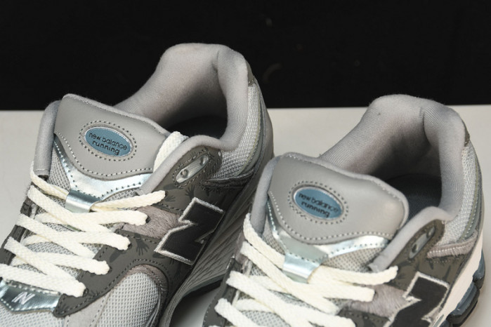 new balance 2002r atmos grey rat m2002rat